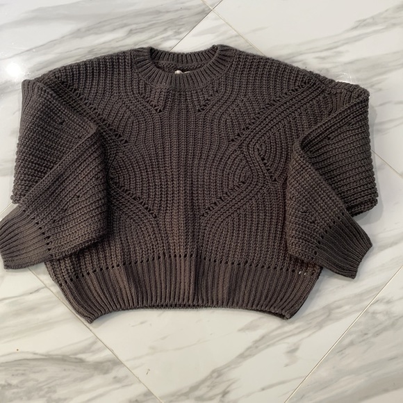 Beautiful Women’s Grey Oversized Sweater Size Small - Picture 3 of 17